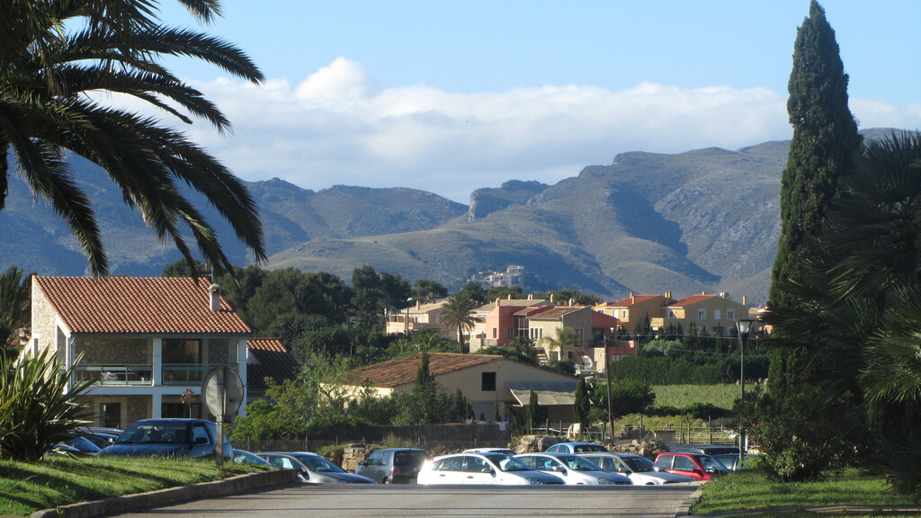Widok na góry z miasta Alcudia, Majorka
